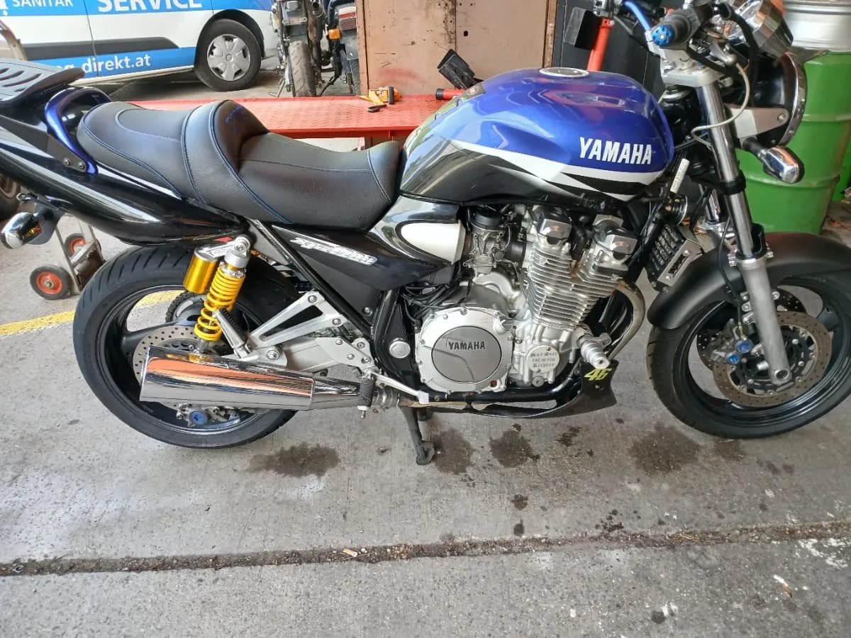 Yamaha XJR