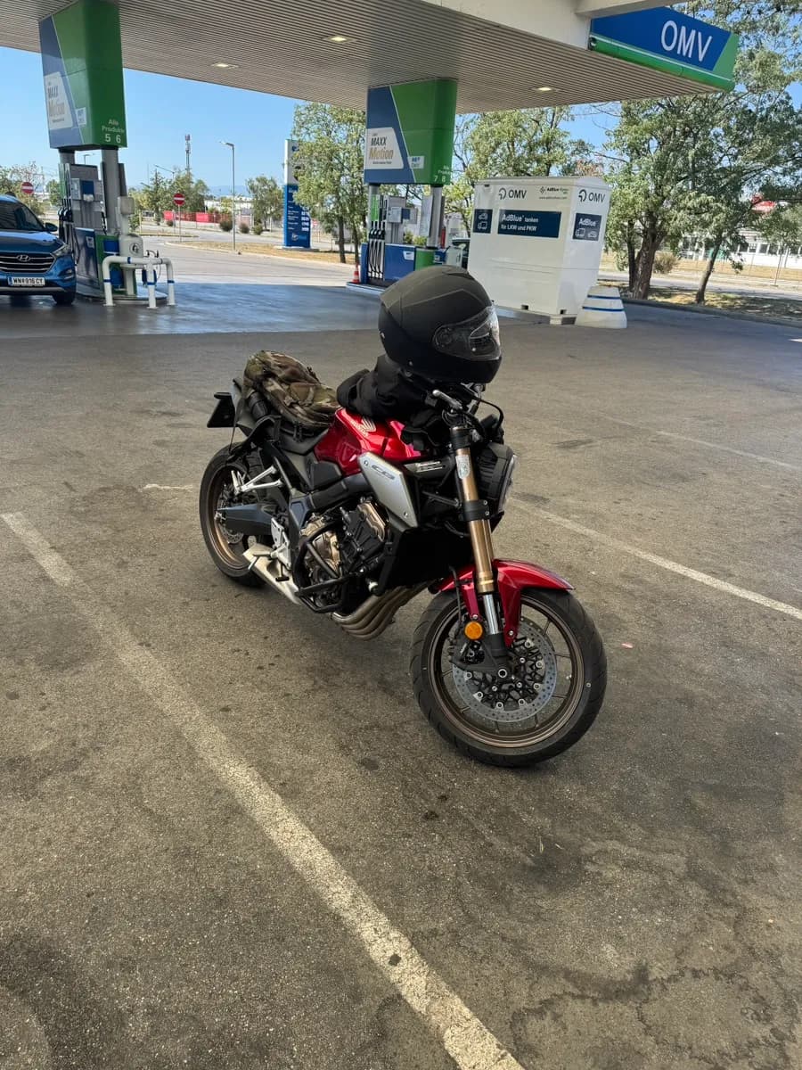 Honda CB 2021 – € 7.999, 5 000 km – Bild 1 von 4