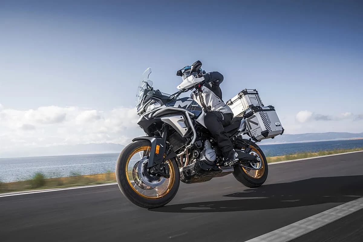 CFMOTO 700MT