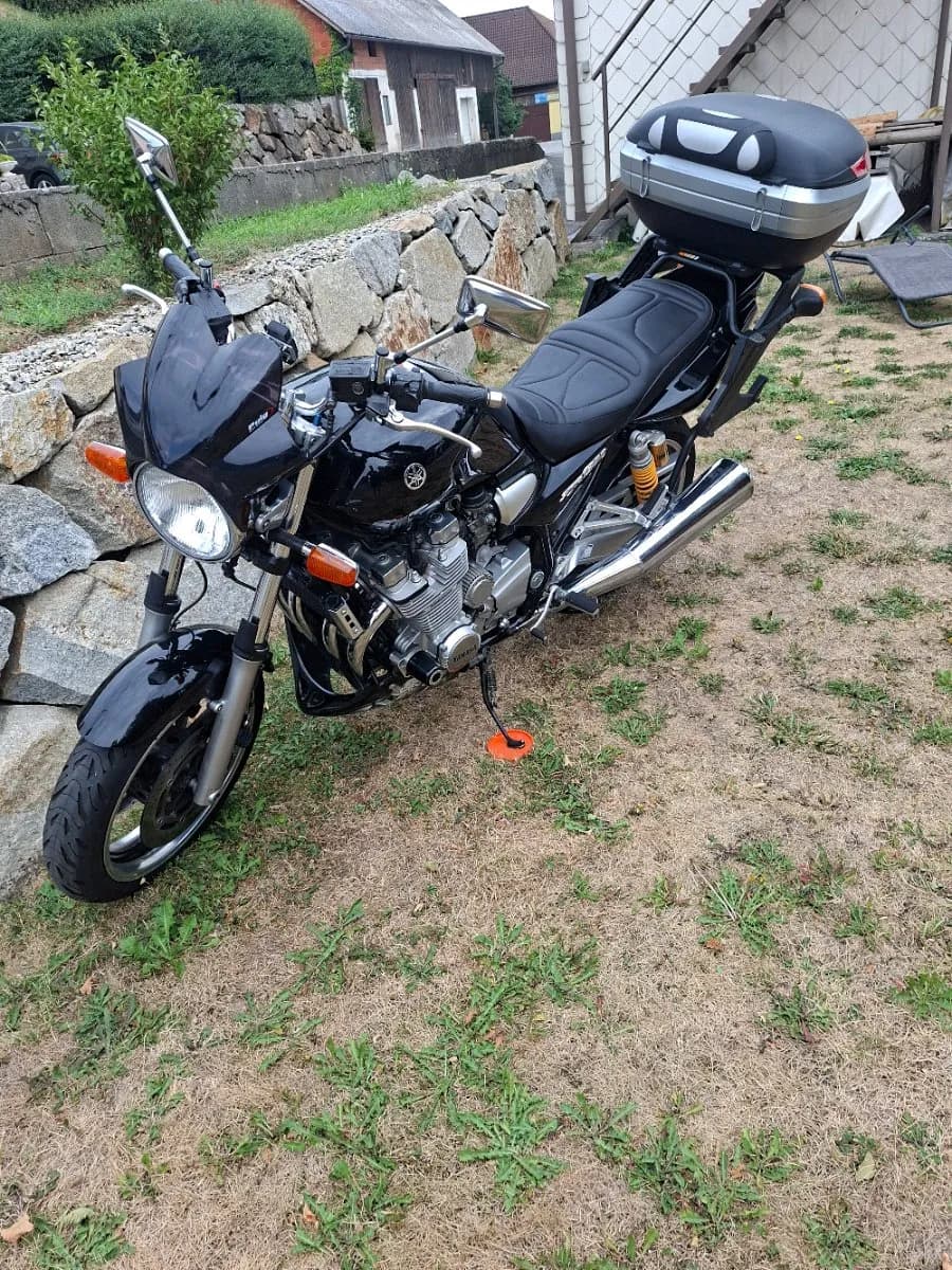 Yamaha XJR