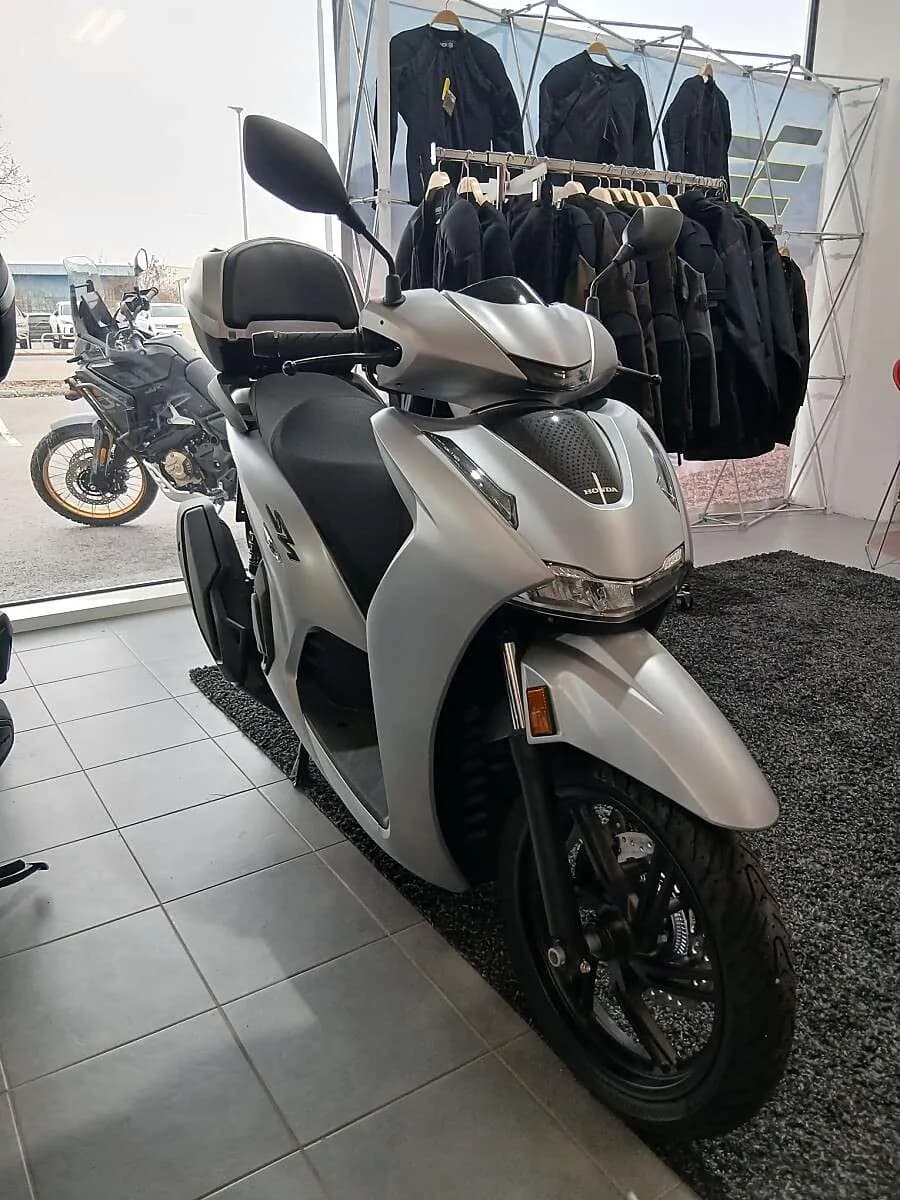 Honda SH – € 6.390, 0 km – Bild 1 von 4