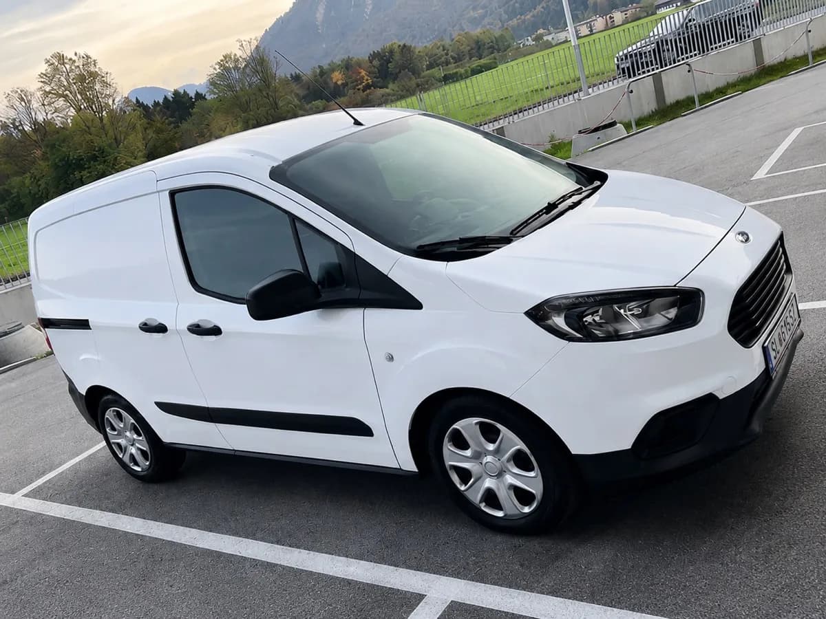 Ford Transit Courier 2022 – € 11.500, 43 000 km – Bild 1 von 4