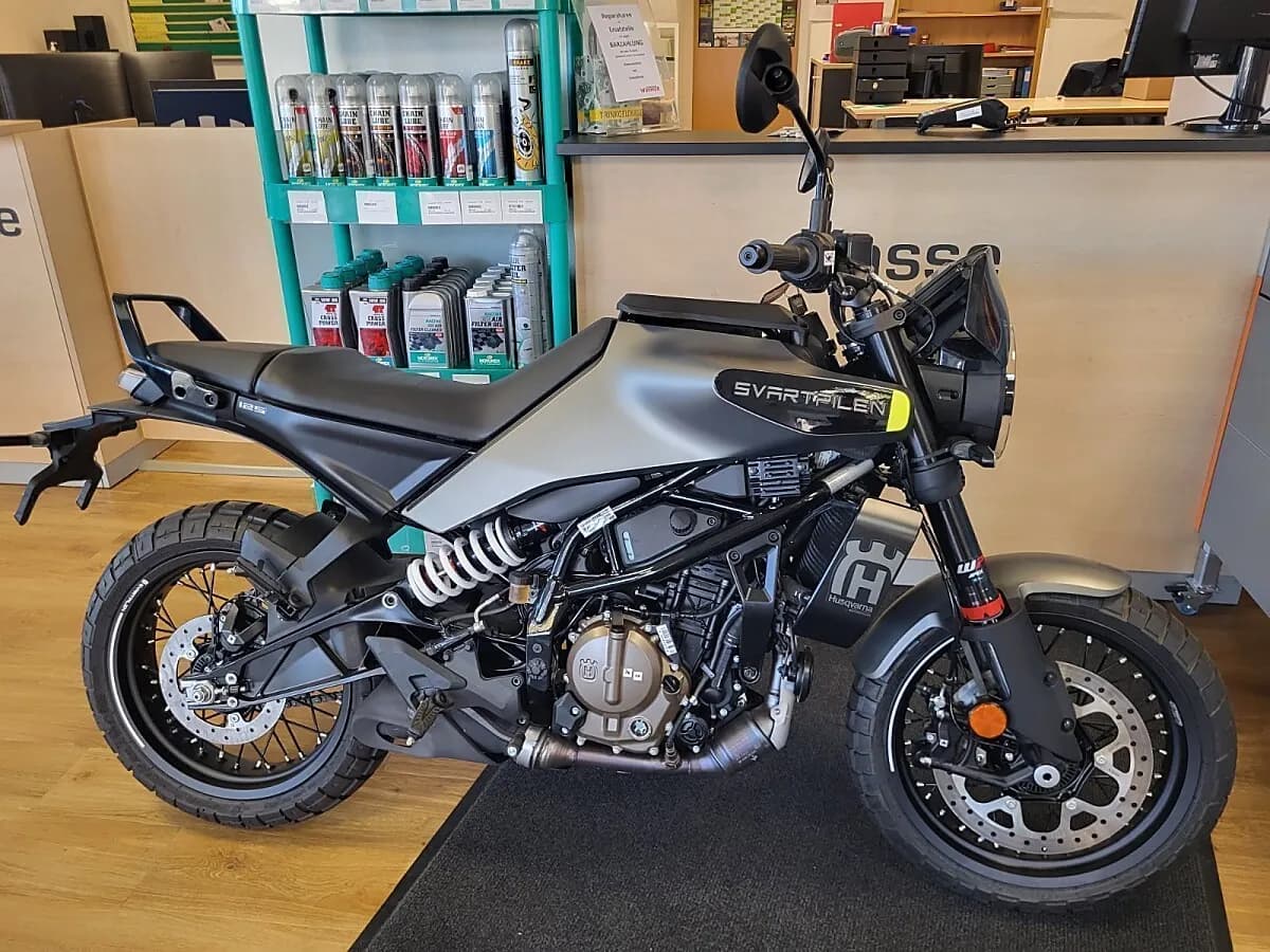 Husqvarna Svartpilen 401 – € 4.699, 1 km – Bild 1 von 1