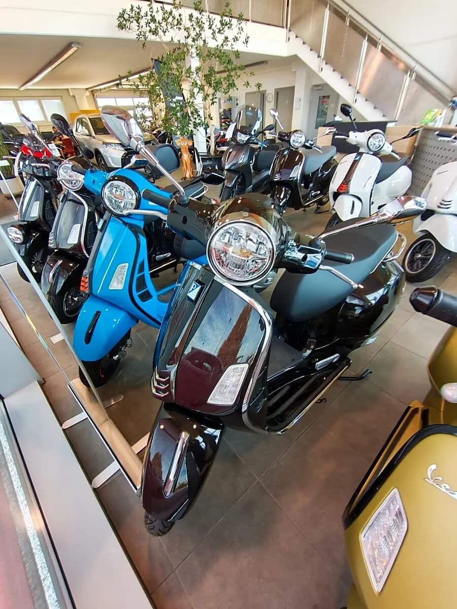 Vespa GTS – € 6.890, 0 km – Bild 1 von 2