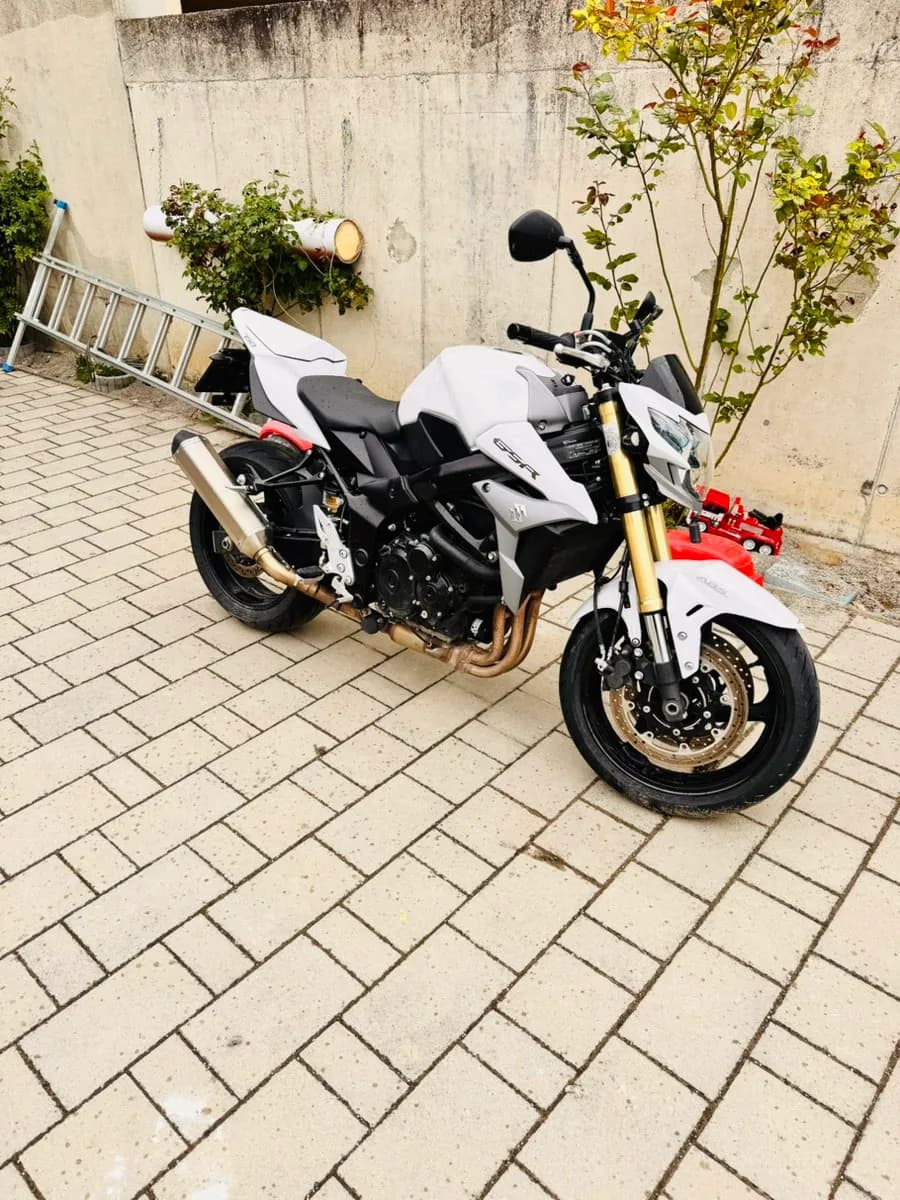 Suzuki GSR