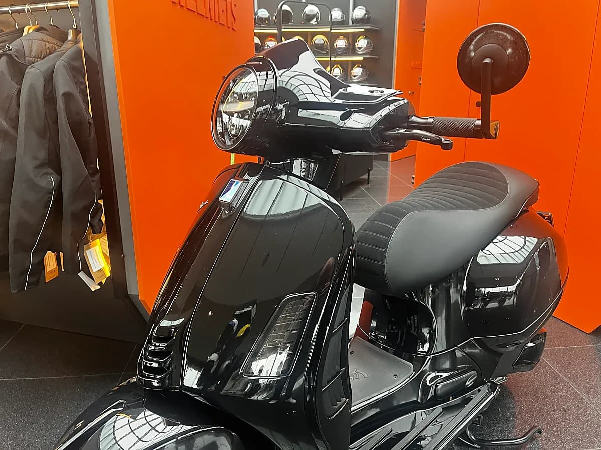 Vespa GTS – € 13.990, 0 km – Bild 1 von 7
