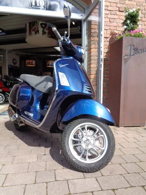 Vespa GTS – € 6.399, 0 km – Bild 1 von 5