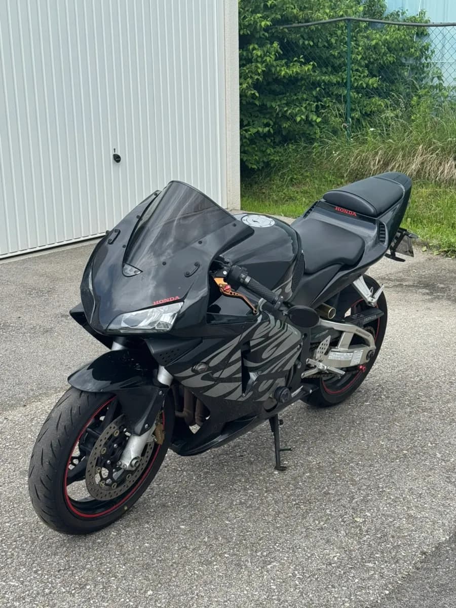 Honda CBR 2003 – € 4.500, 31 000 km – Bild 1 von 18