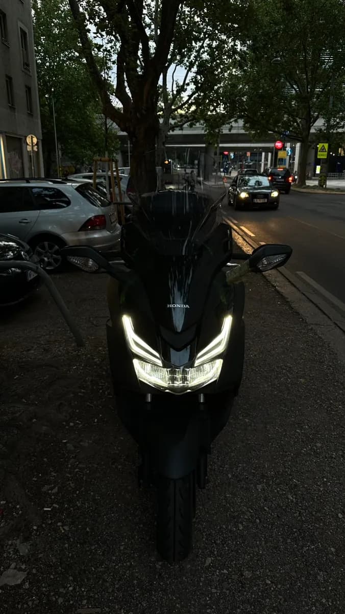 Honda Forza 2016 – € 2.599, 30 000 km – Bild 1 von 16