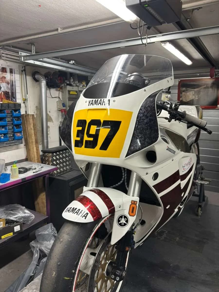 Yamaha FZR