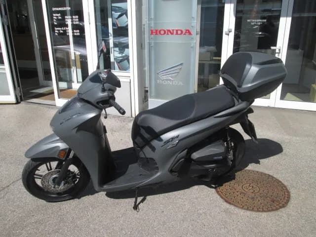 Honda SH 2026 – € 5.890, 100 km – Bild 1 von 5