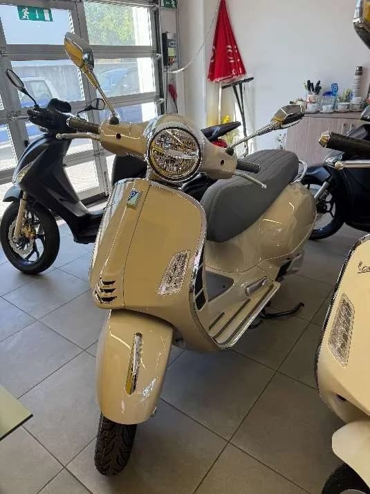 Vespa GTS