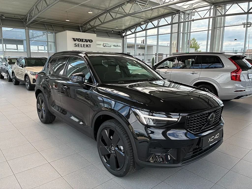 Volvo XC40 2025 – € 39.900, 8 000 km – Bild 1 von 20