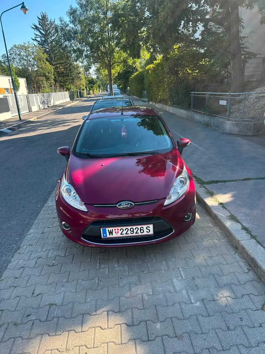 Ford Fiesta 2011 – € 4.750, 75 000 km – Bild 1 von 13