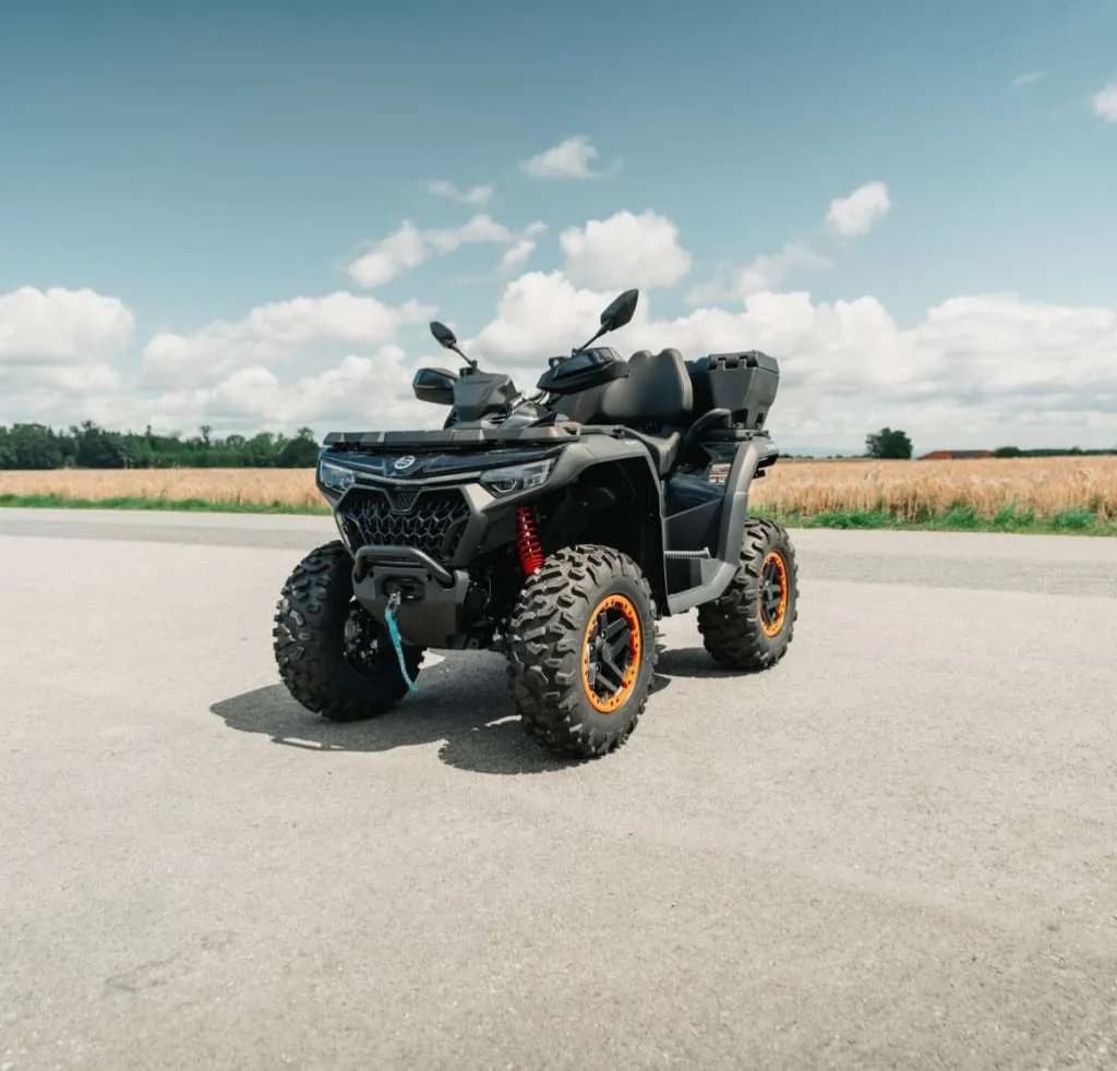 CFMOTO CForce – € 12.990, 1 km – Bild 1 von 3
