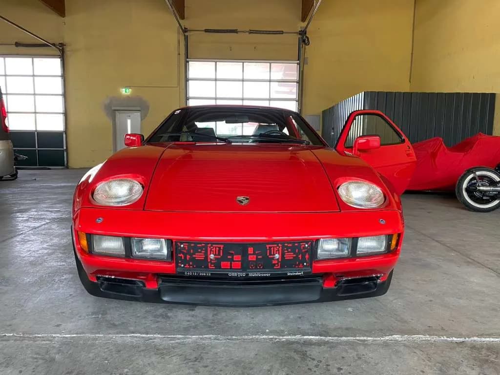 Porsche 928