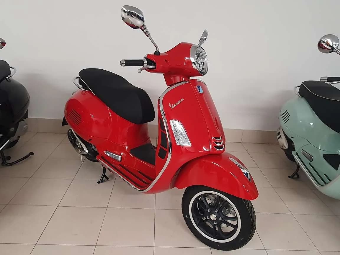Vespa GTS – € 7.999, 0 km – Bild 1 von 4