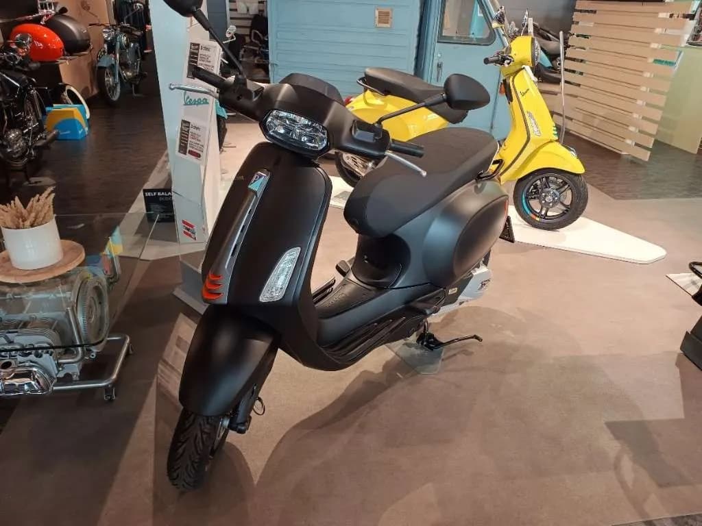 Vespa Sprint – € 4.990, 0 km – Bild 1 von 7