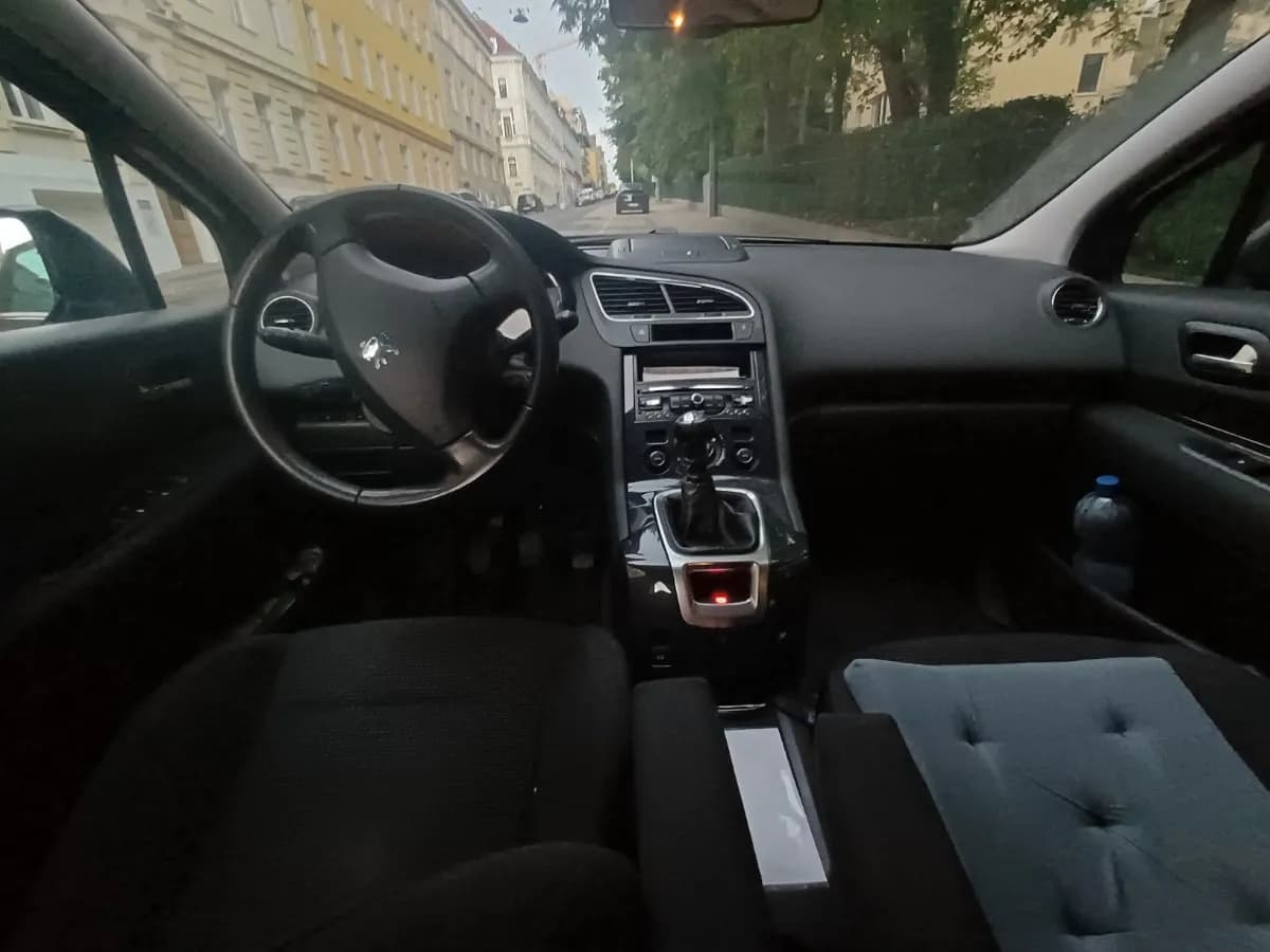 Peugeot 5008 2013 – € 2.500, 230 000 km – Bild 1 von 10