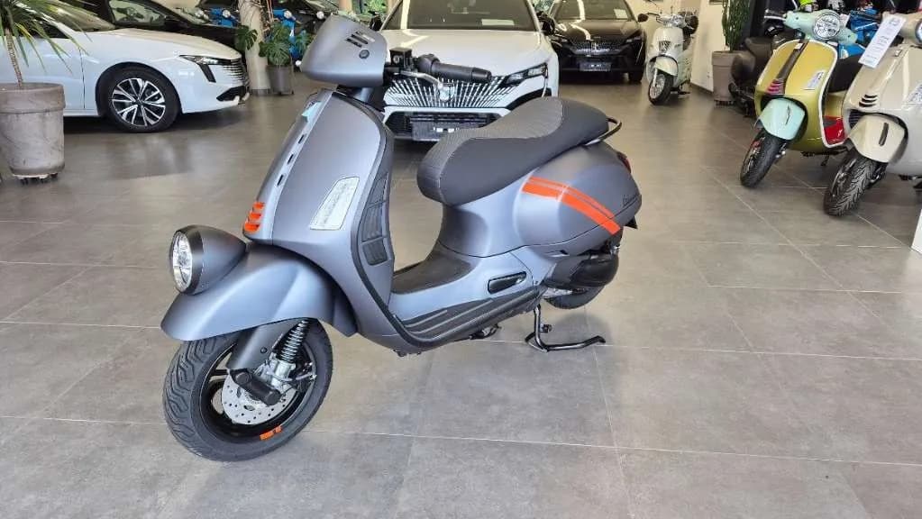 Vespa GTV – € 7.899, 0 km – Bild 1 von 6
