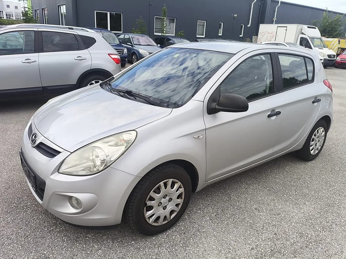 Hyundai i20 2011 – € 1.599, 143 000 km – Bild 1 von 8