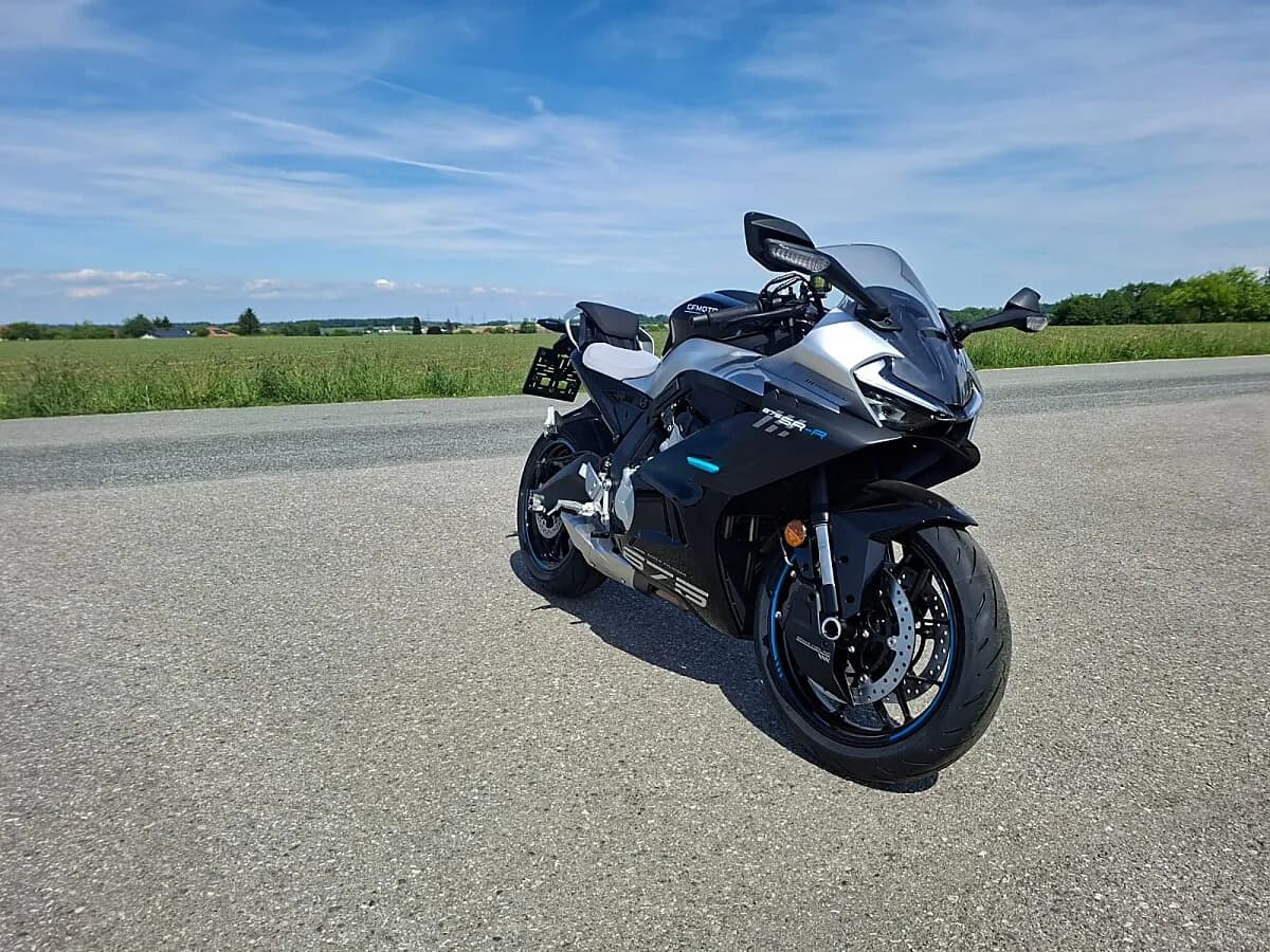 CFMOTO 675SR-R – € 8.299, 0 km – Bild 1 von 7