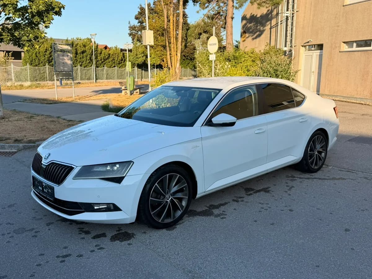 Skoda Superb 2016 – € 15.890, 179 000 km – Bild 1 von 36