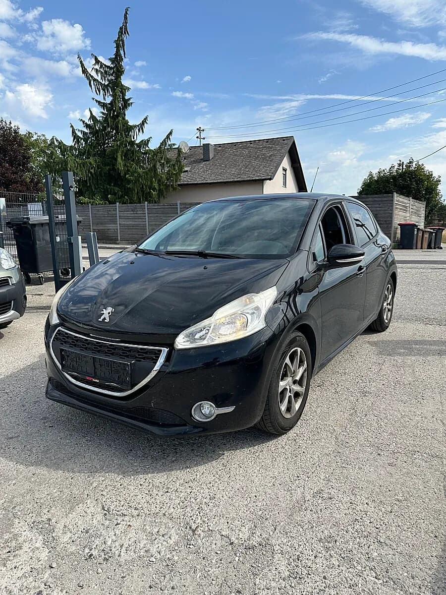 Peugeot 208 2014 – € 3.100, 67 000 km – Bild 1 von 13