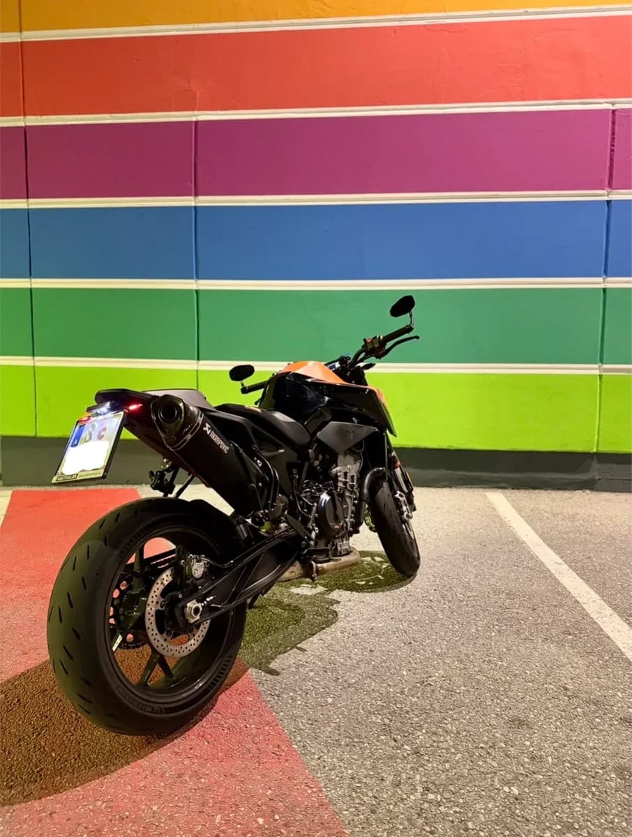 KTM 890