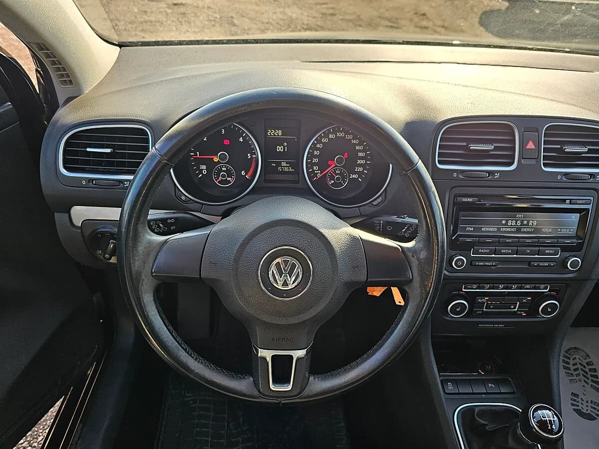 VW Golf 2011 – € 5.000, 157 000 km – Bild 1 von 13