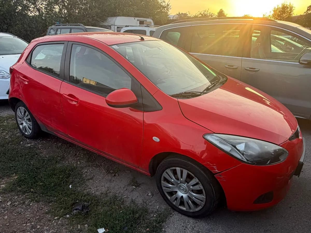 Mazda Mazda2 2009 – € 900, 200 000 km – Bild 1 von 9