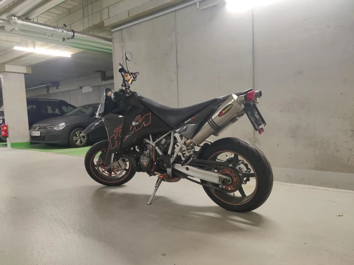 KTM 950