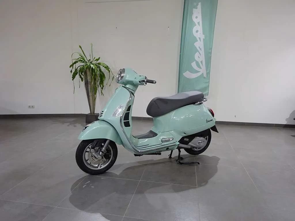 Vespa GTS – € 6.399, 0 km – Bild 1 von 8