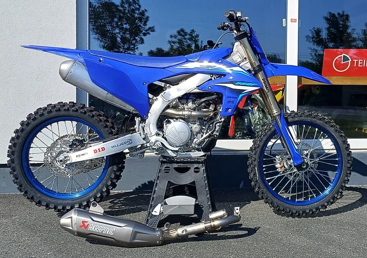 Yamaha YZF – € 9.990, 0 km – Bild 1 von 1
