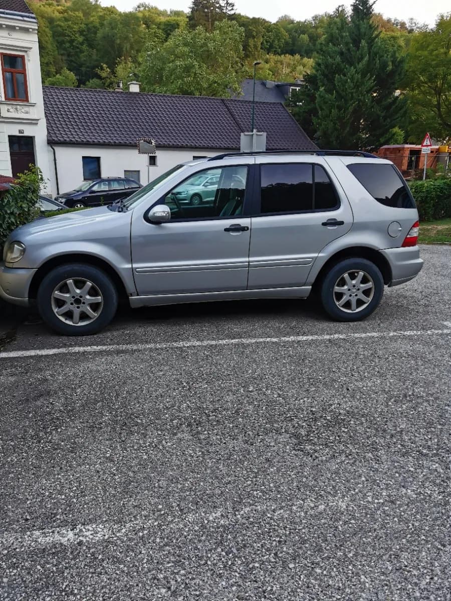 Mercedes-Benz M-Klasse 2005 – € 2.600, 261 951 km – Bild 1 von 3