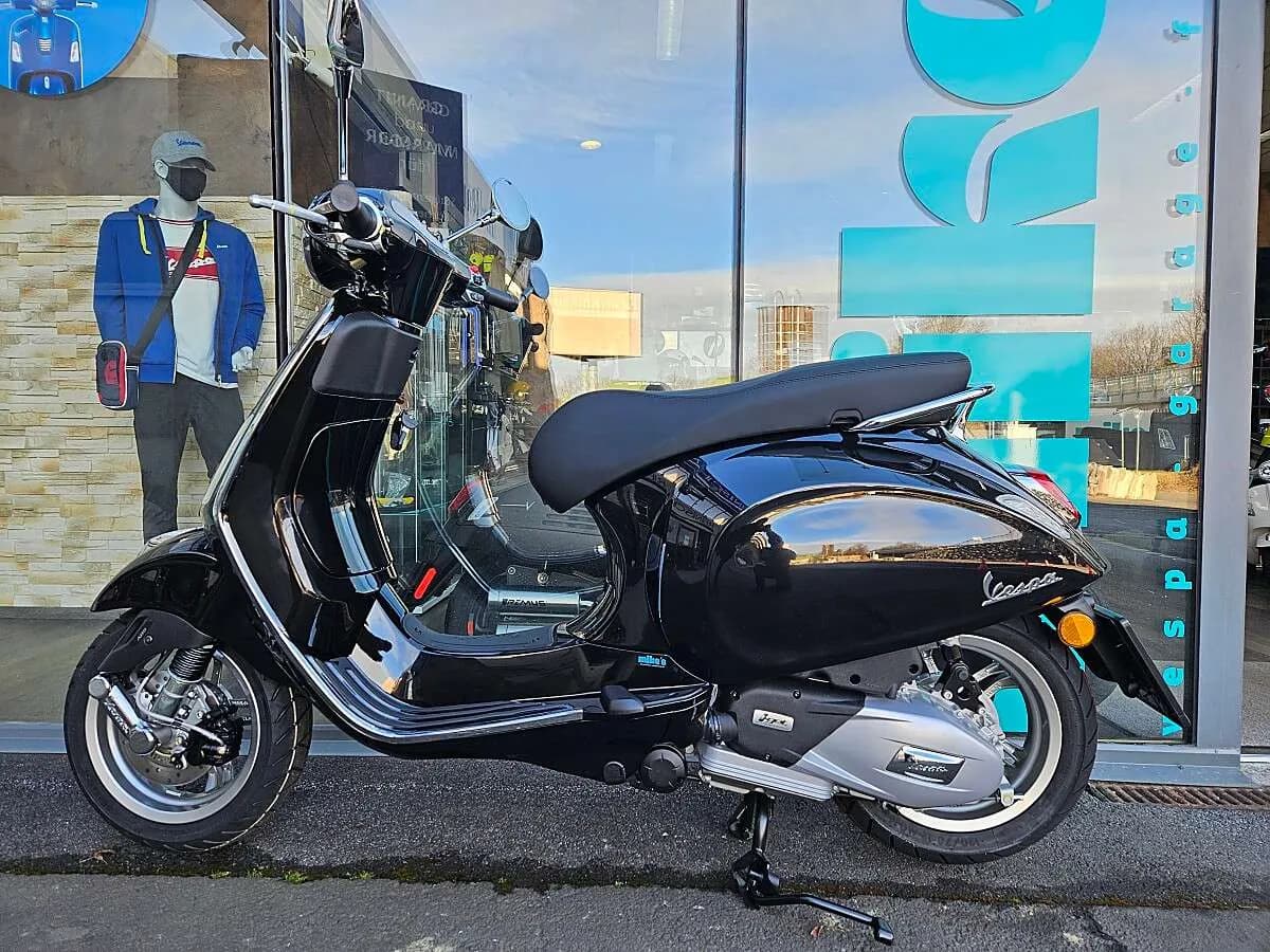 Vespa Primavera – € 4.999, 0 km – Bild 1 von 10