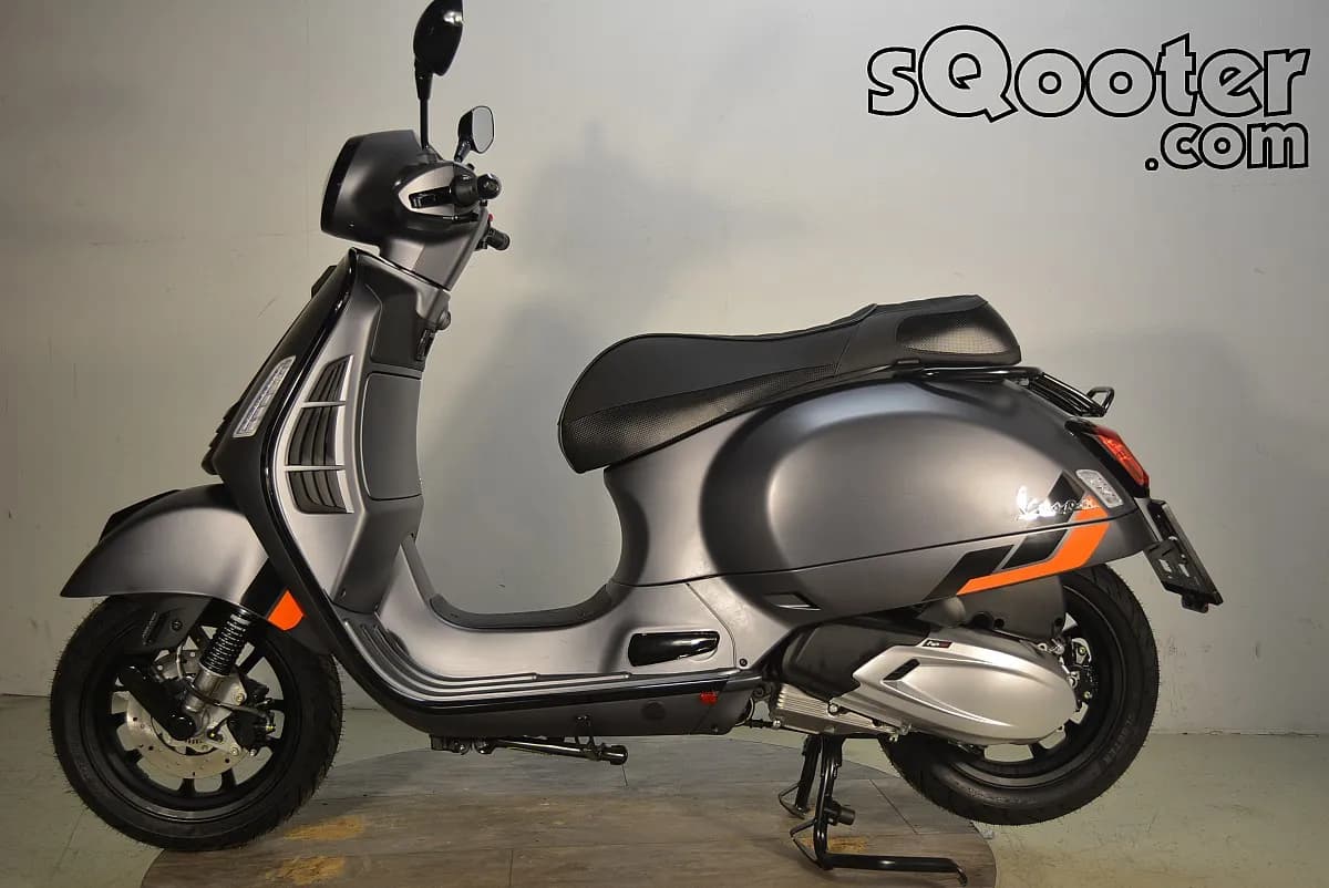Vespa GTS – € 9.750, 0 km – Bild 1 von 10