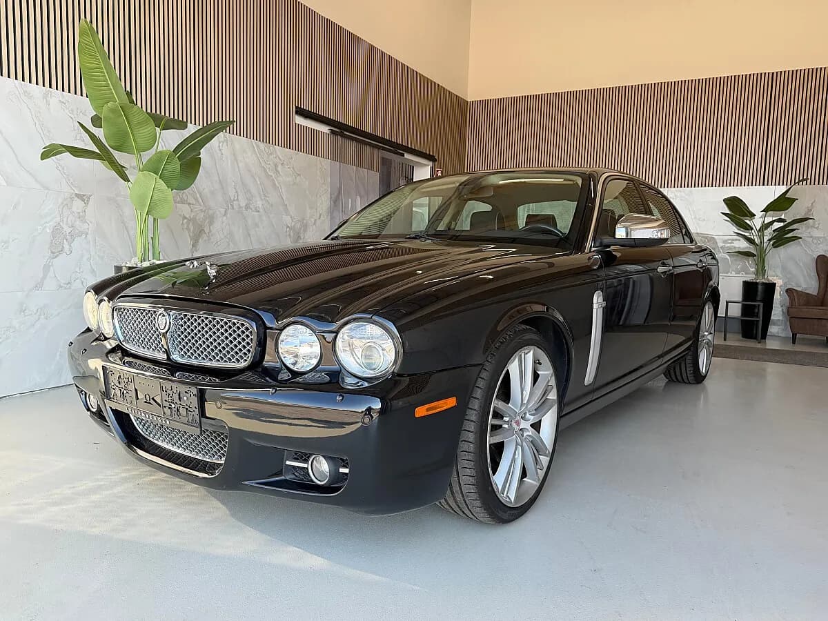 Jaguar XJ