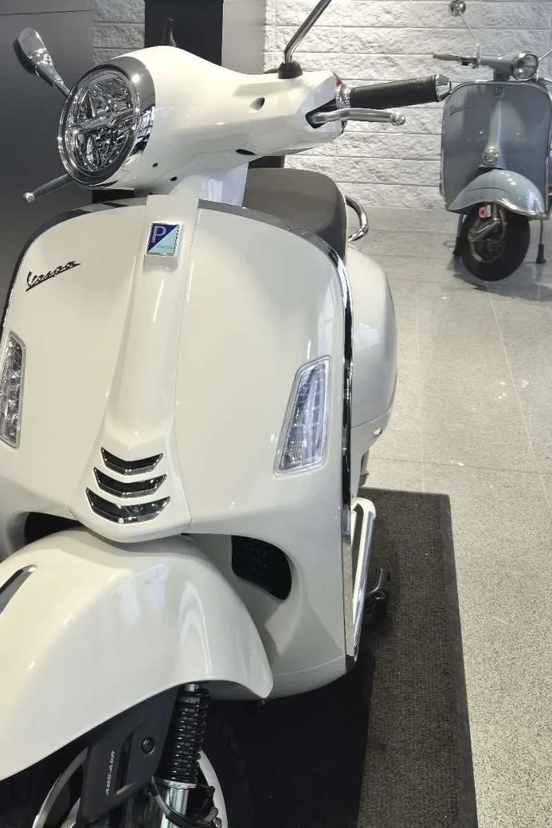 Vespa GTS – € 7.399, 0 km – Bild 1 von 6