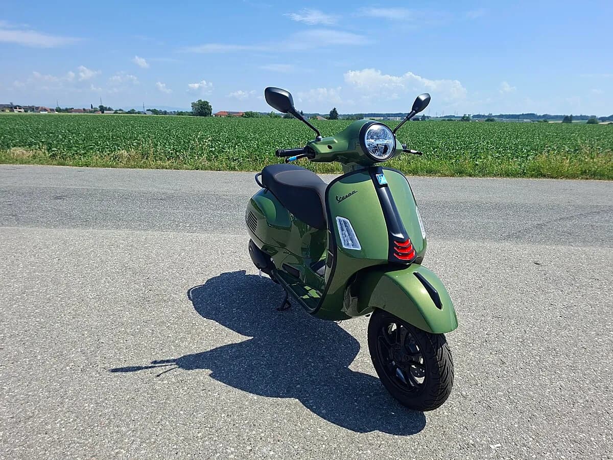 Vespa GTS – € 8.299, 0 km – Bild 1 von 4