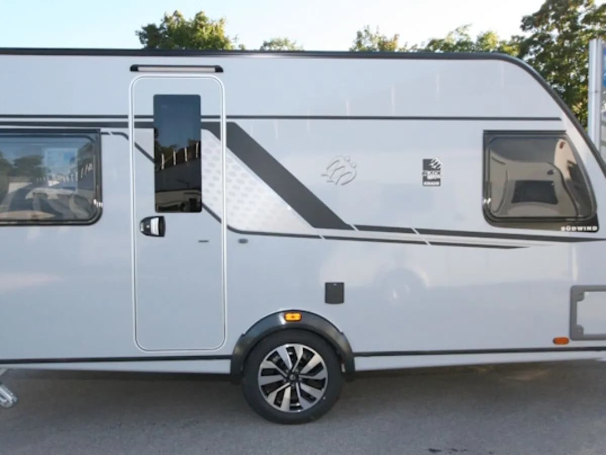 Knaus Südwind 450 FU Black Selection – € 30.800, 0 km – Bild 1 von 18