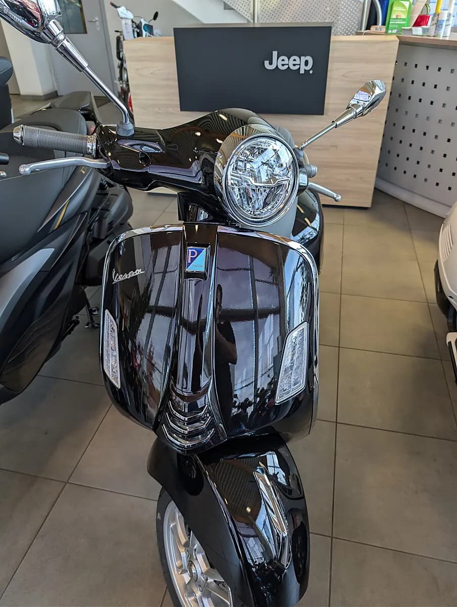 Vespa GTS – € 6.690, 0 km – Bild 1 von 2
