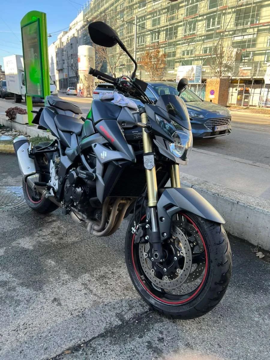 Suzuki GSR 2015 – € 5.300, 22 000 km – Bild 1 von 4