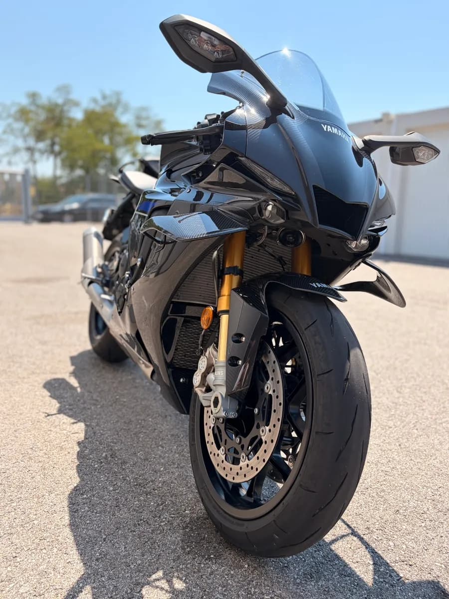 Yamaha YZF 2025 – € 31.990, 2 500 km – Bild 1 von 7