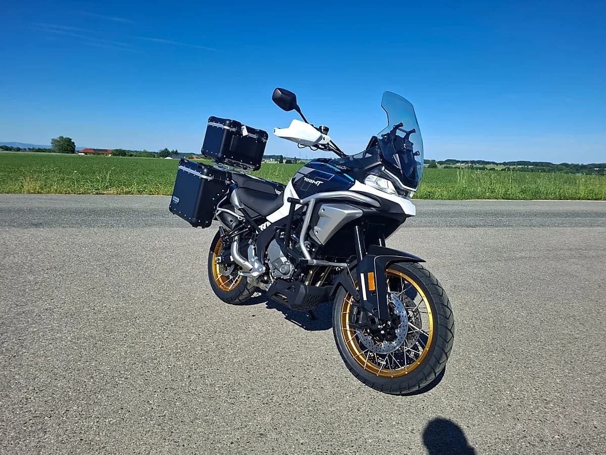 CFMOTO 700MT