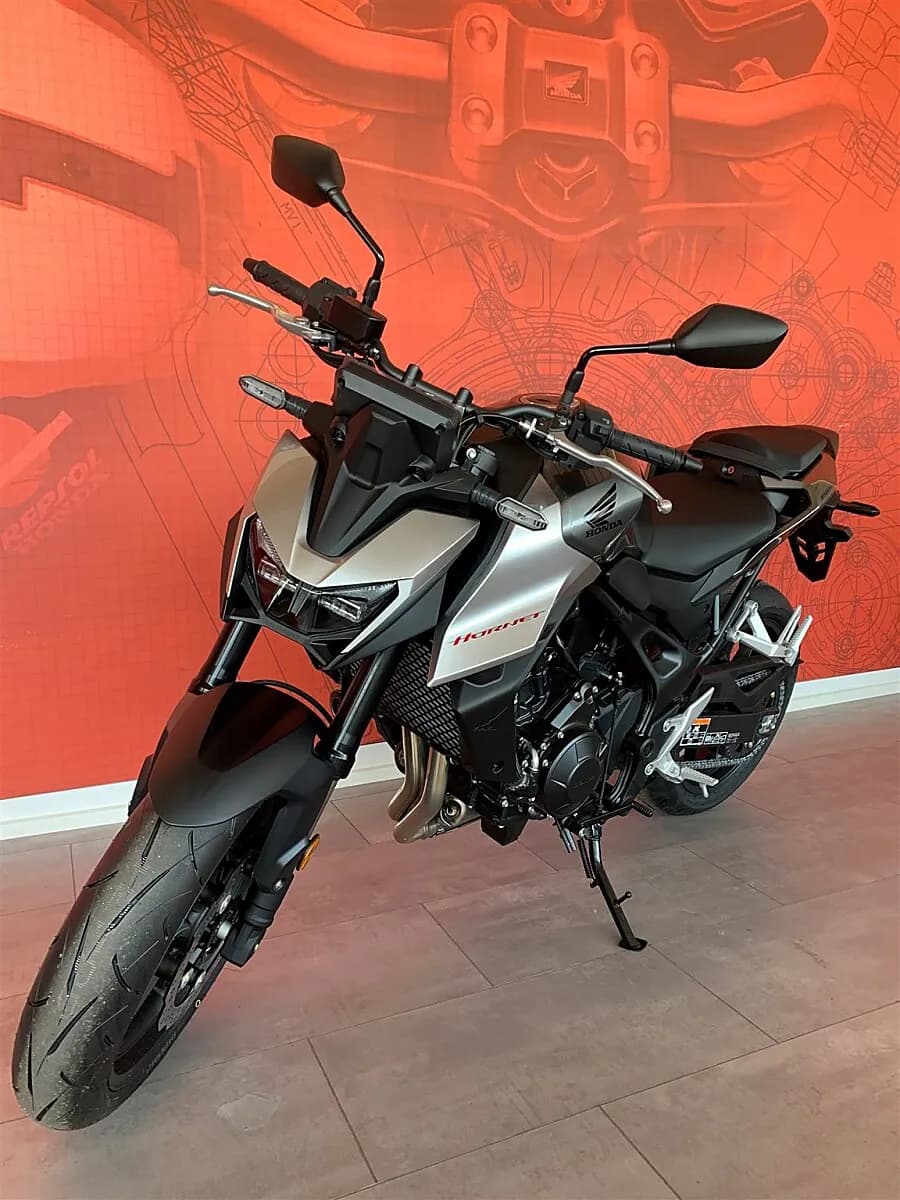 Honda CB – € 9.290, 0 km – Bild 1 von 4