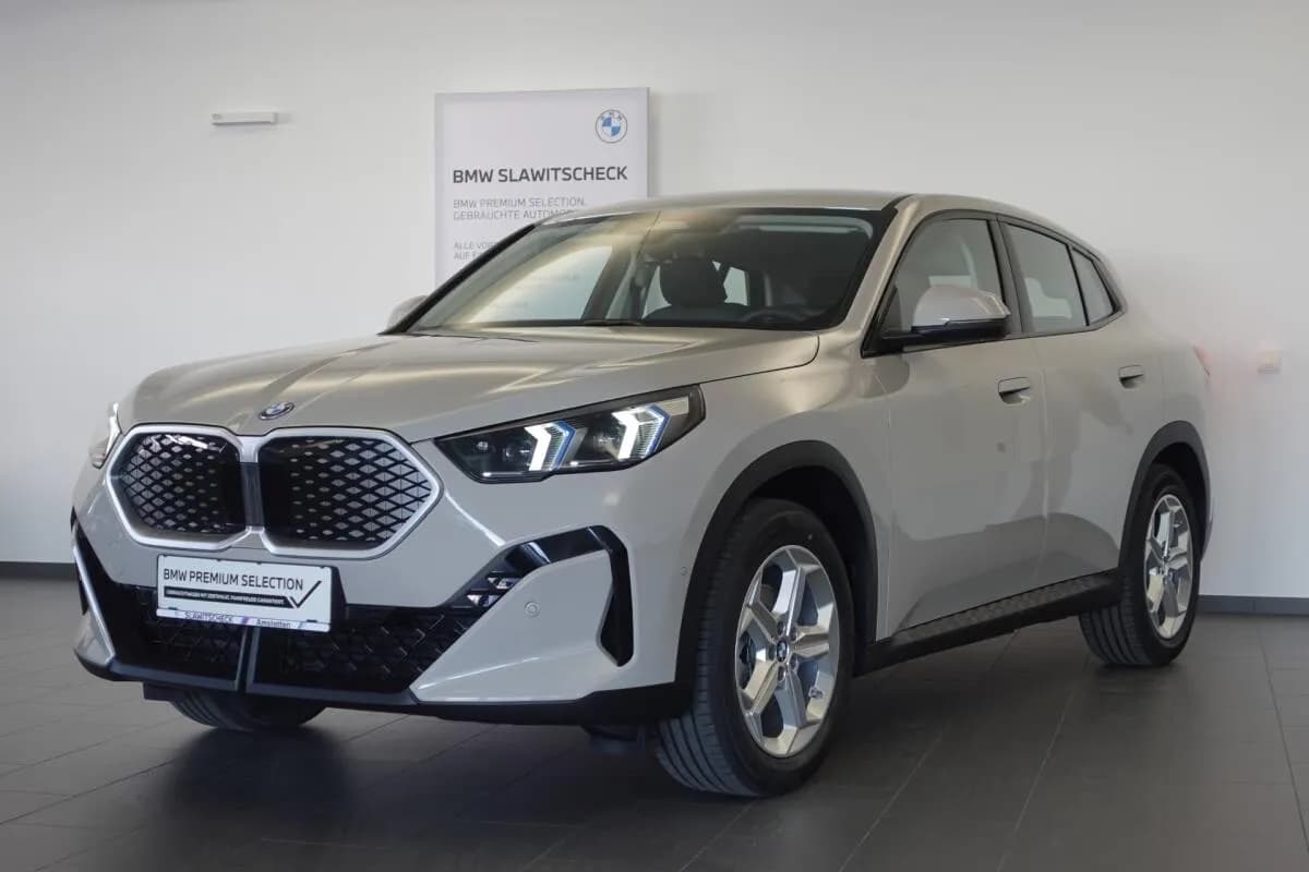 BMW iX2 2026 – € 46.850, 9 000 km – Bild 1 von 17