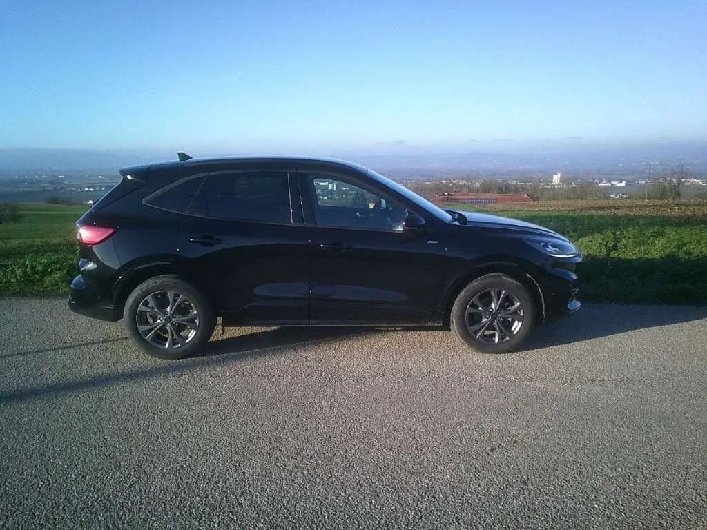 Ford Kuga 2023 – € 25.600, 36 000 km – Bild 1 von 26