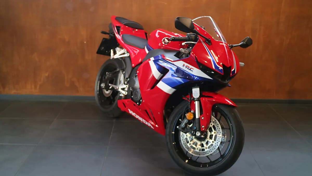 Honda CBR – € 13.100, 0 km – Bild 1 von 4
