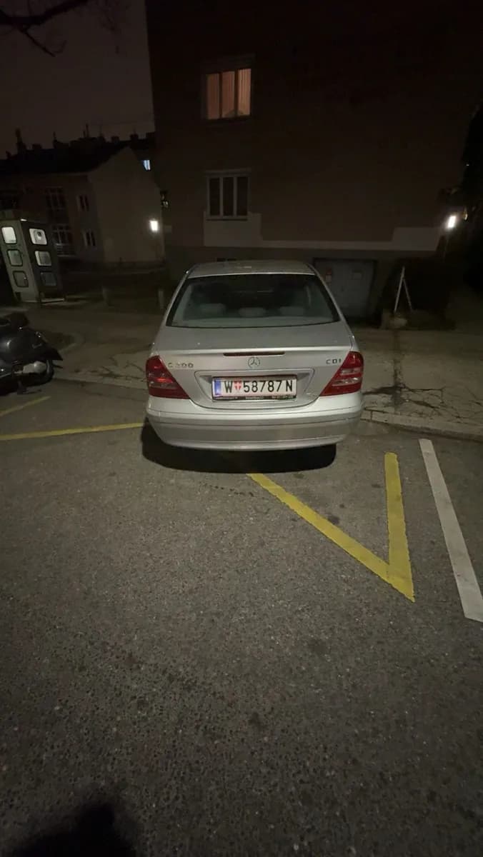 Mercedes-Benz C-Klasse 2002 – € 2.000, 200 000 km – Bild 1 von 2